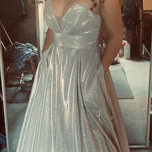 Betsy & Adam dress worn once,so stunning in person